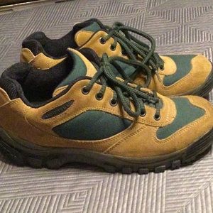 Merrell size 9 brown and green winter boots for women